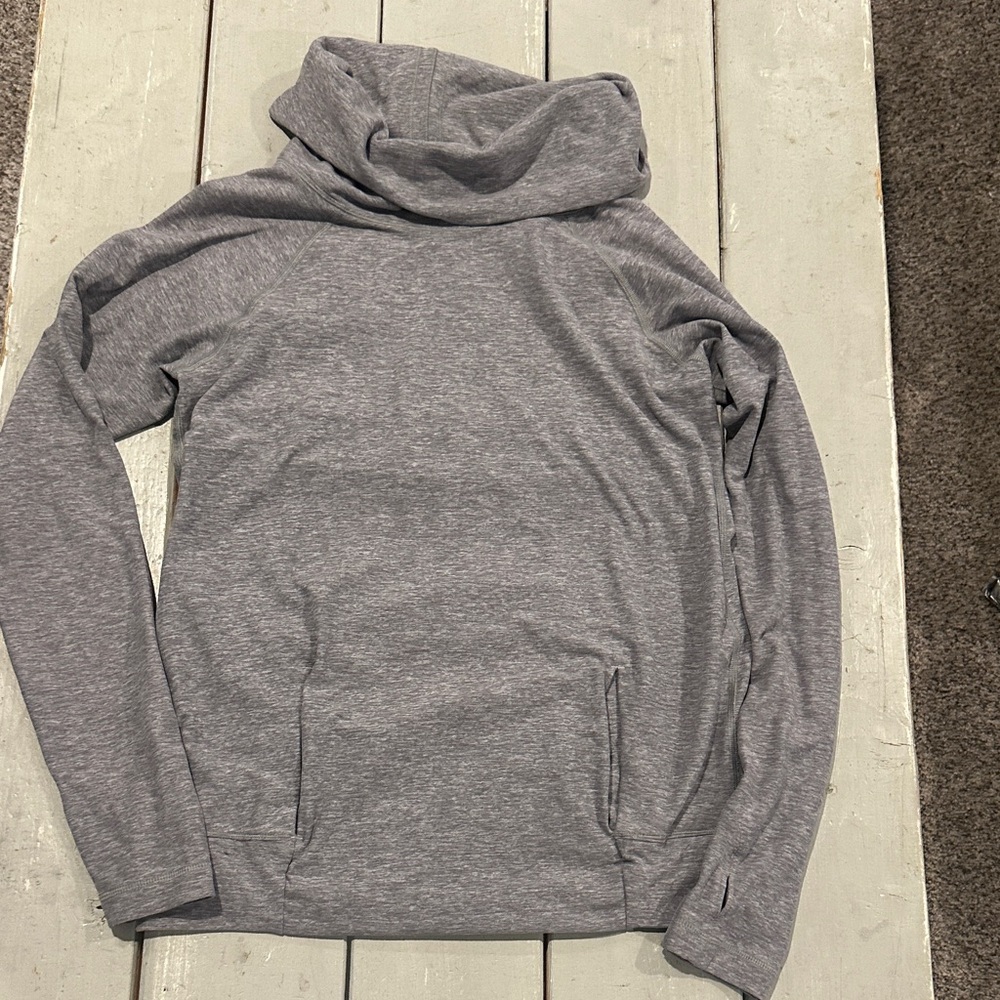 Lululemon Make A Move Long Sleeve Womens sz 4 perfect! Front pockets!